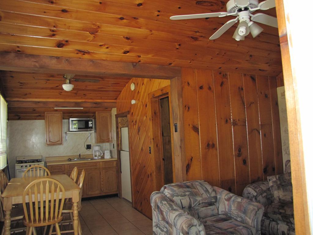 Depe Dene Resort Lake George Zimmer foto